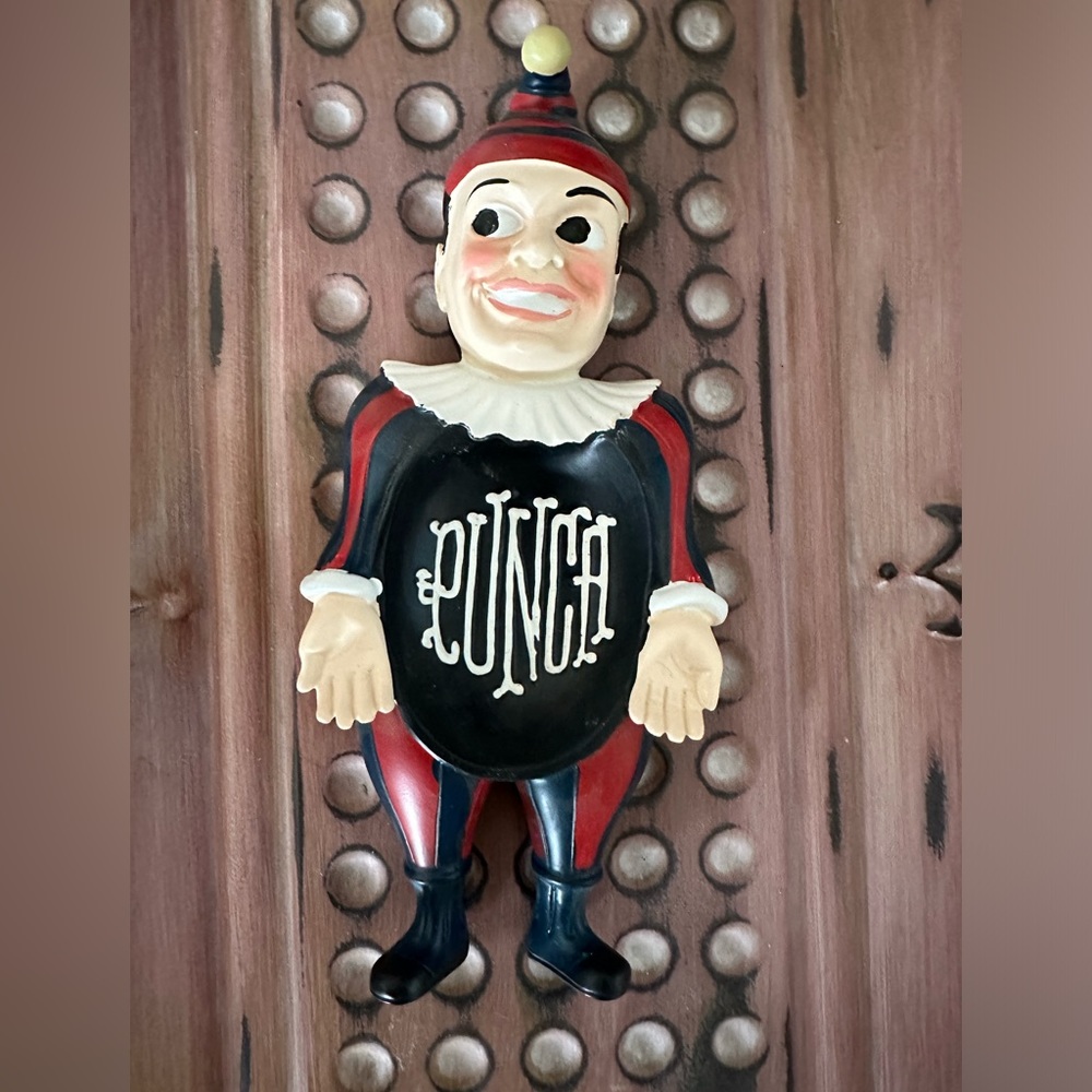 Punch cigar ashtray